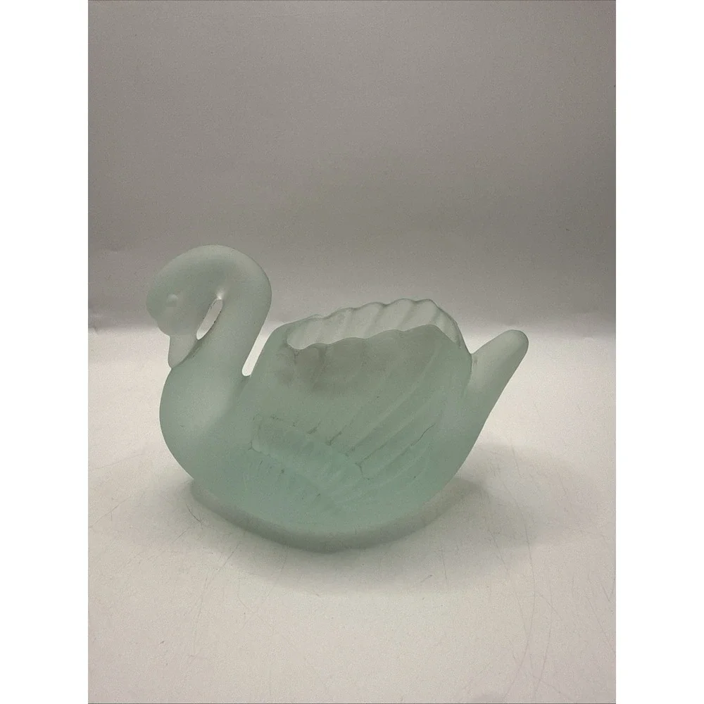 N/A swan frosted